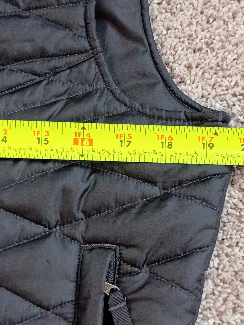 Royal Robbins, Packable-Women's Black Quilted Vest Size medium - Picture 10 of 12